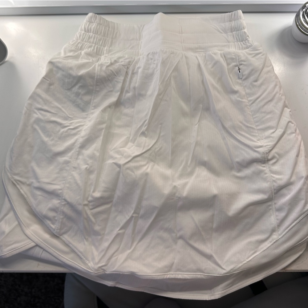 Lululemon Athletica White Skirt with built in shorts/pockets